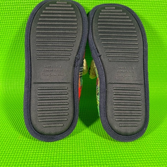 Dearfoams Red/Green/Navy Plaid Slip-On Slippers W's 9-10/M's 7-8 - Picture 4 of 6